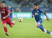 开云体育APP下载-包含苏宁客场战平上港，领跑者再次被逼平，引发热议的词条