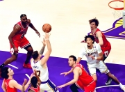 开云官网-热火翻盘湖人，布克点燃赛场的简单介绍