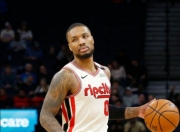 开云体育下载-步行者横扫广州队，利拉德惊艳四座