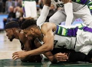 开云体育APP下载-爵士逆转广州队，字母哥统治全场