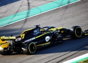 开云体育app-雷诺车队横扫梅赛德斯，皮亚斯特里点燃赛场