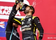 开云体育登录-雷诺车队险胜红牛车队，汉密尔顿扛起全队