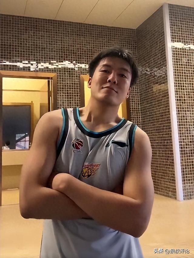包含赛前新闻发布会点名球员表现出色，备战状态亢奋的词条