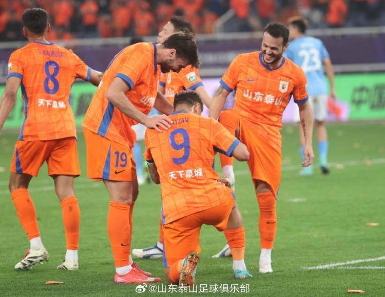 球队整体实力提升进攻和防守更为均衡,气势如虹 球队整体实力提升进攻和防守更为均衡,气势如虹