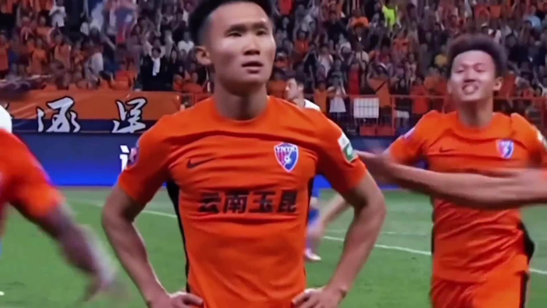 老将重返球场,展现出色状态备战比赛,稳步上升 老将重返球场,展现出色状态备战比赛,稳步上升