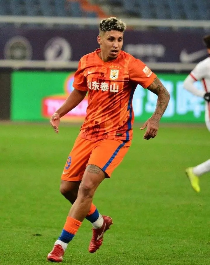 亚洲球员助球队跻身欧洲前列，表现亮眼