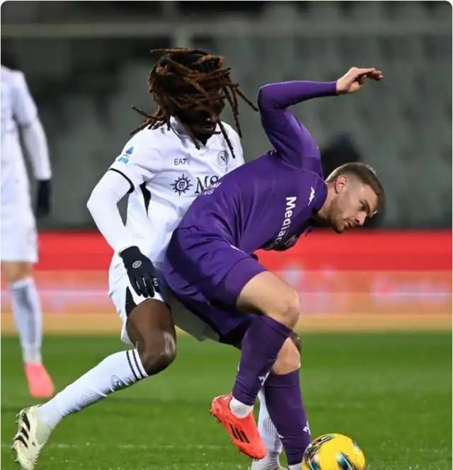 那不勒斯主场大胜，继续保持追赶态势，士气大振