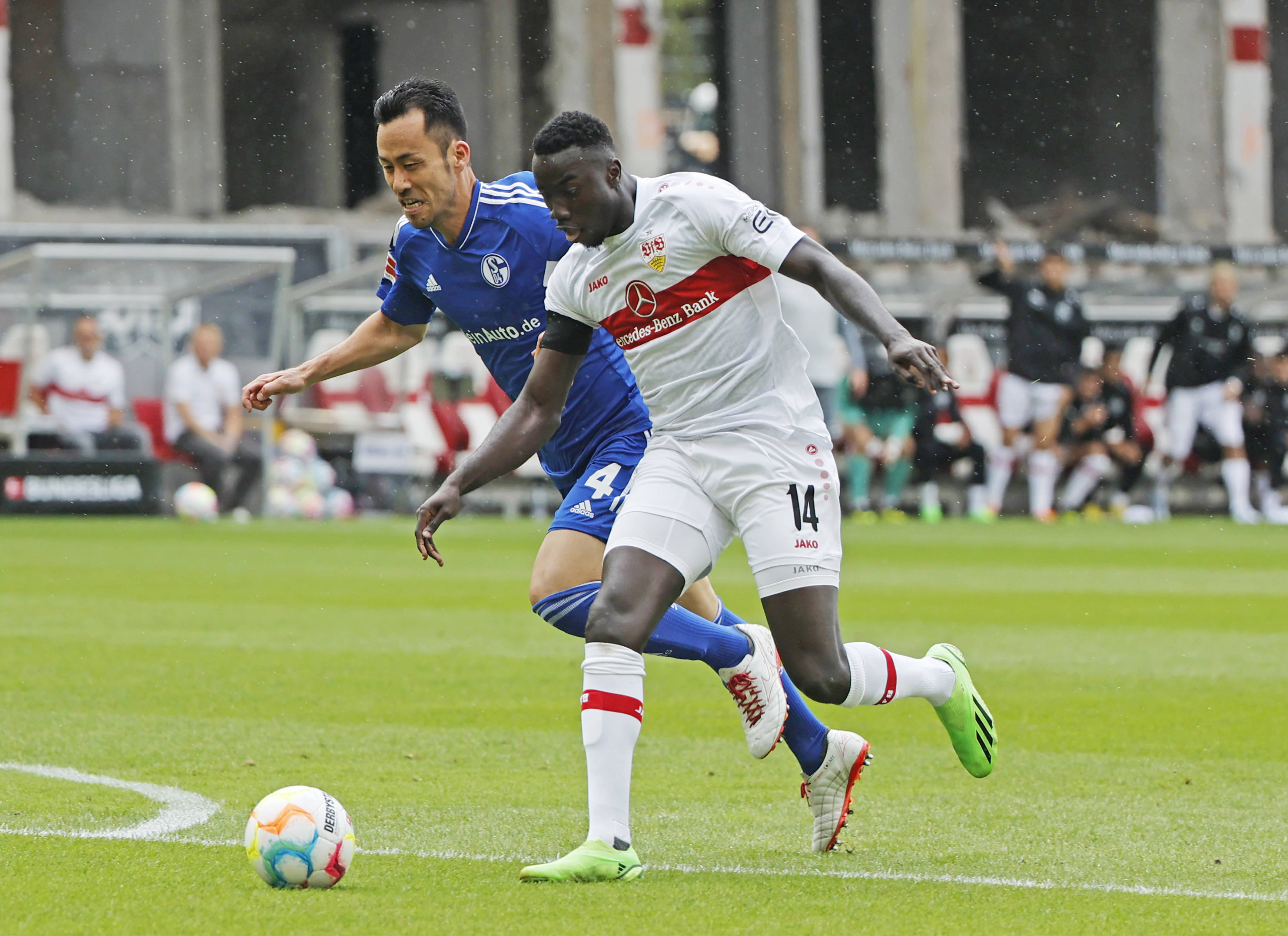 沙尔克球员表现出色，主教练赞不绝口，稳步上升