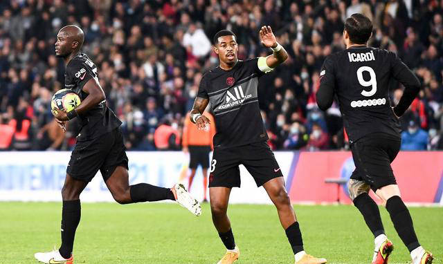 马赛后卫线稳固，备战巴黎圣日耳曼的比赛，振奋人心