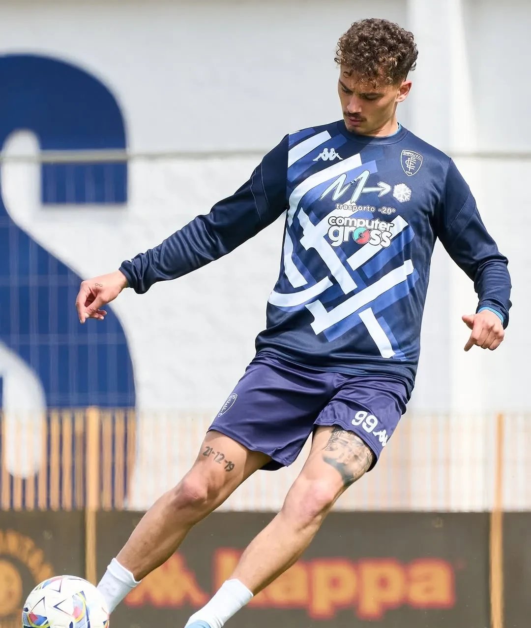 包含那不勒斯客场全取三分,继续保持前进,表现亮眼的词条 包含那不勒斯客场全取三分,继续保持前进,表现亮眼的词条