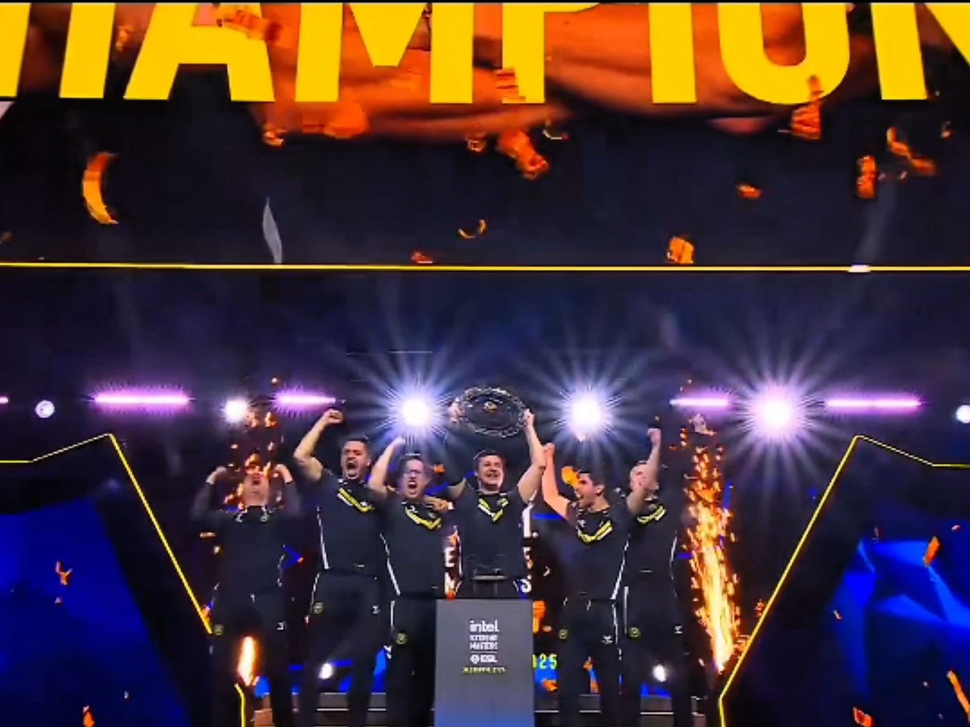 包含夺冠时刻：竞技场上让人动容的瞬间，全场震撼的词条