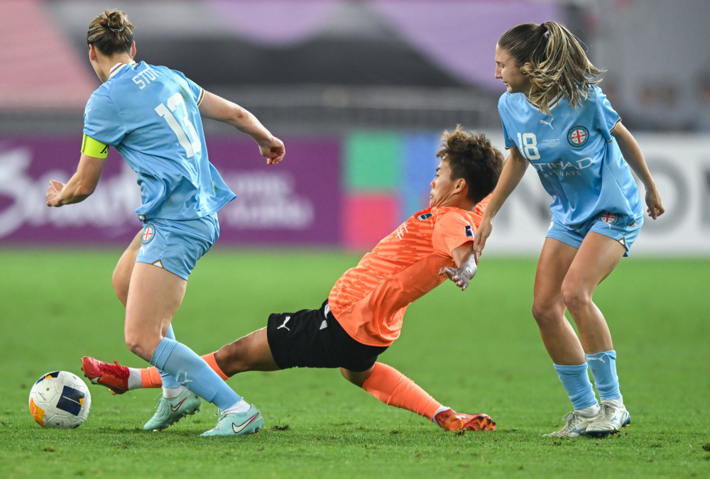 亚运女足赛事，团结拼搏赛场，士气大振的简单介绍