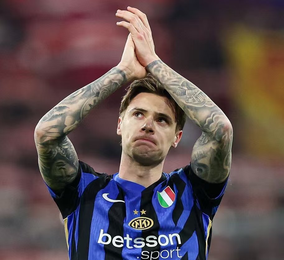 包含AC米兰官宣签约前国米铁腰,加强中场实力,气势如虹的词条 包含AC米兰官宣签约前国米铁腰,加强中场实力,气势如虹的词条