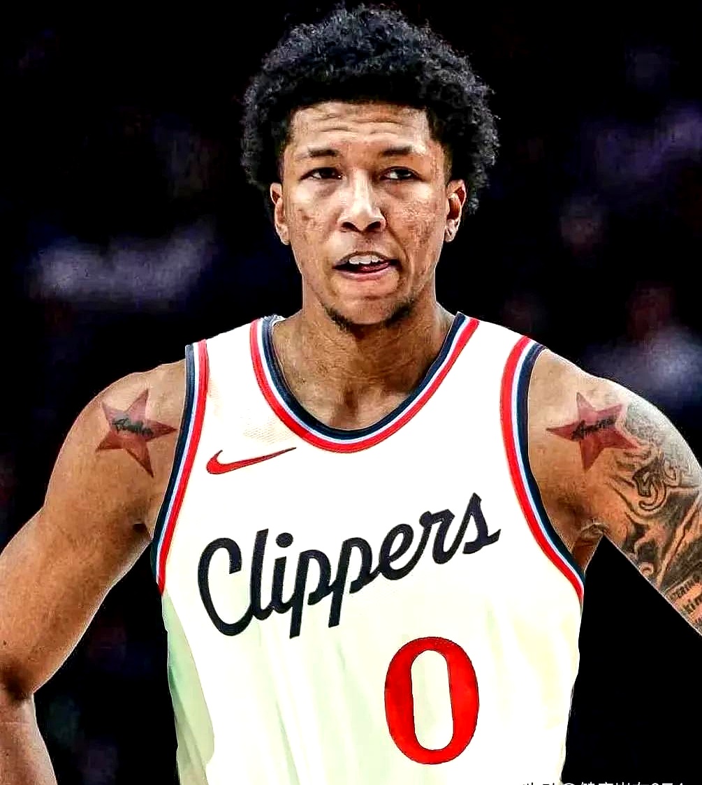 雄鹿顺风顺水，快攻得分远超对手，士气大振