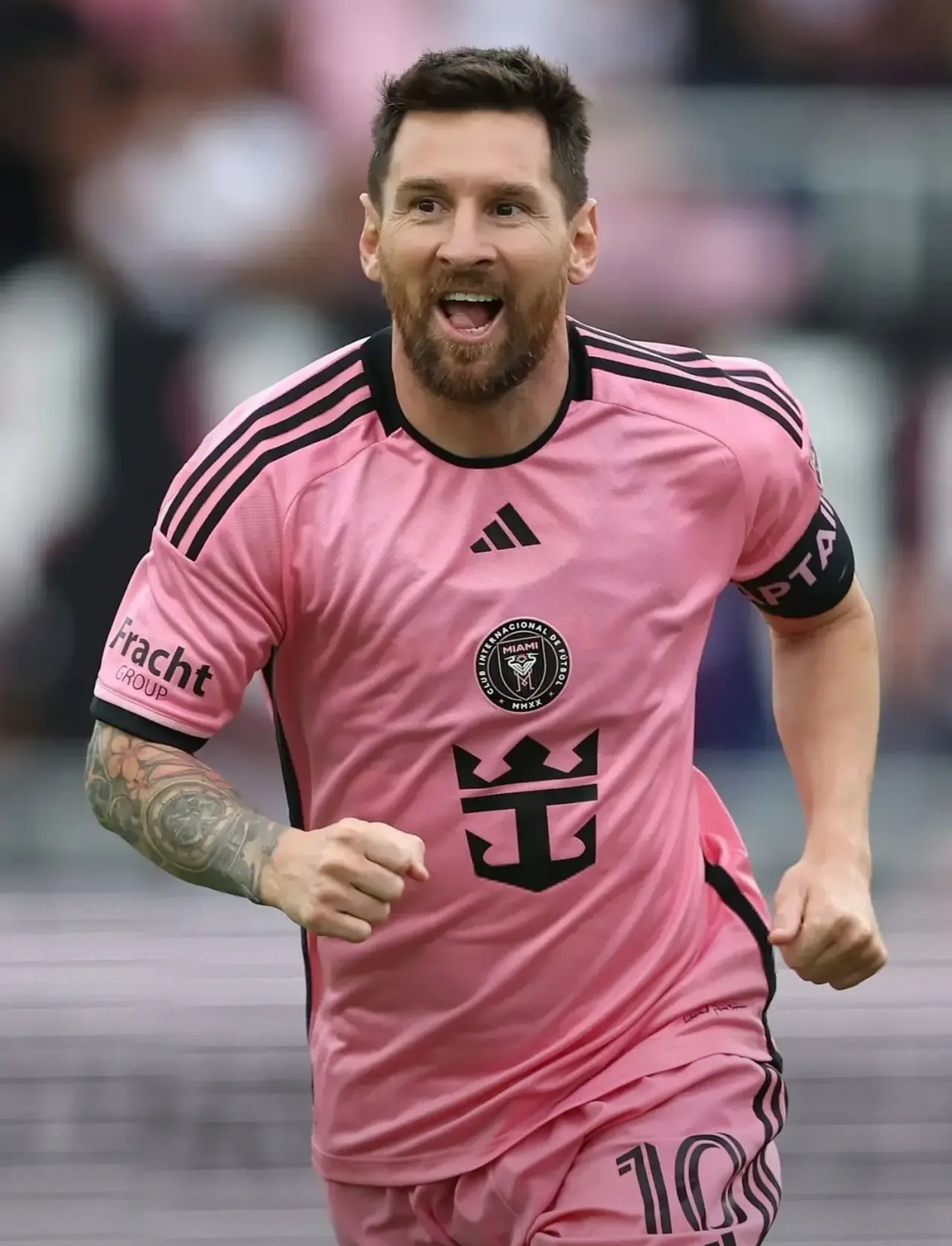 梅西实现帽子戏法，为球队锦上添花！，表现亮眼的简单介绍