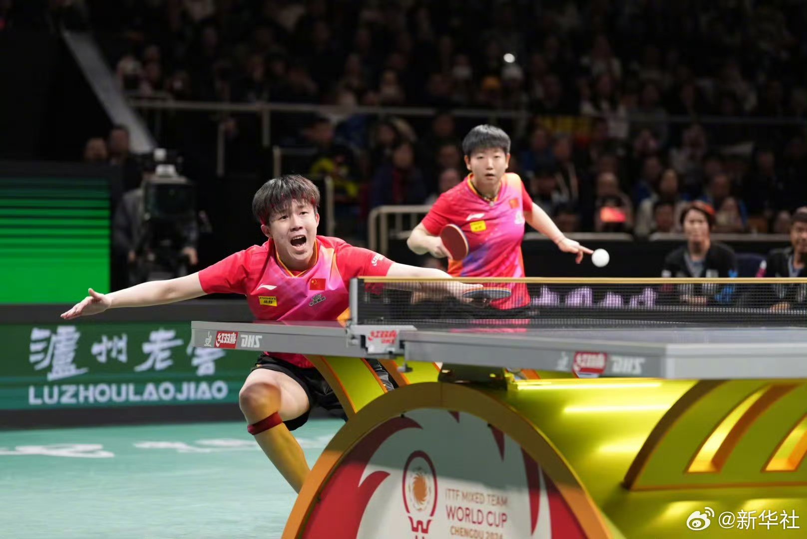 国内球队在国际赛场上尽显实力，全场震撼