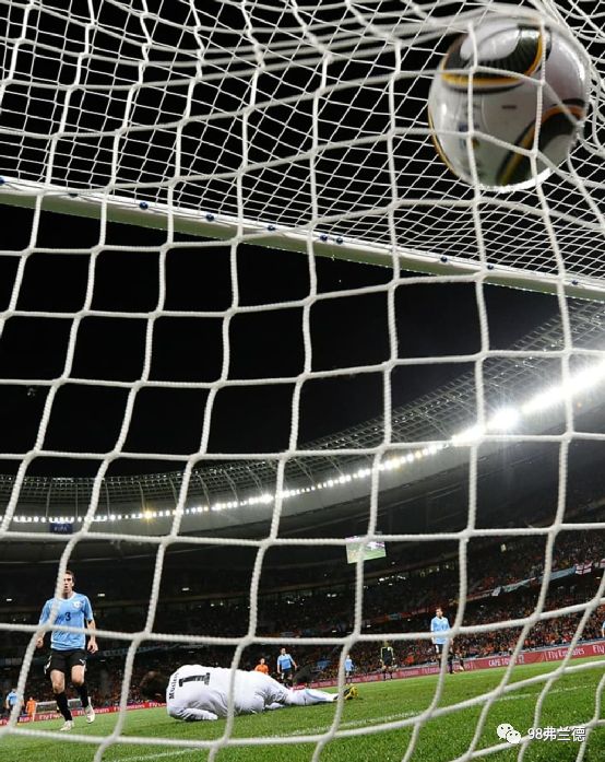 智利横扫塞内加尔，苏亚雷斯点燃赛场