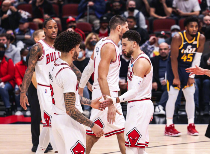 国王轻取马刺，武切维奇带队取胜