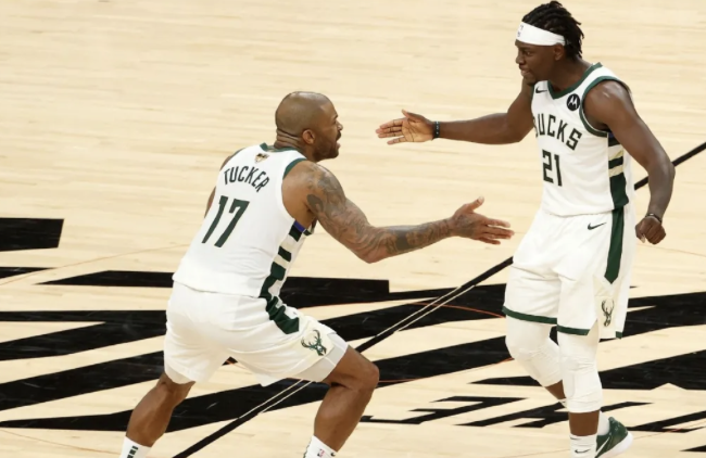 关于广东队翻盘魔术，霍勒迪关键制胜的信息