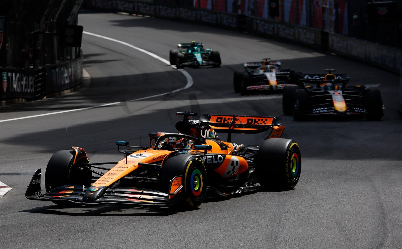 红牛车队完胜索伯车队,佩雷兹扛起全队 红牛车队完胜索伯车队,佩雷兹扛起全队