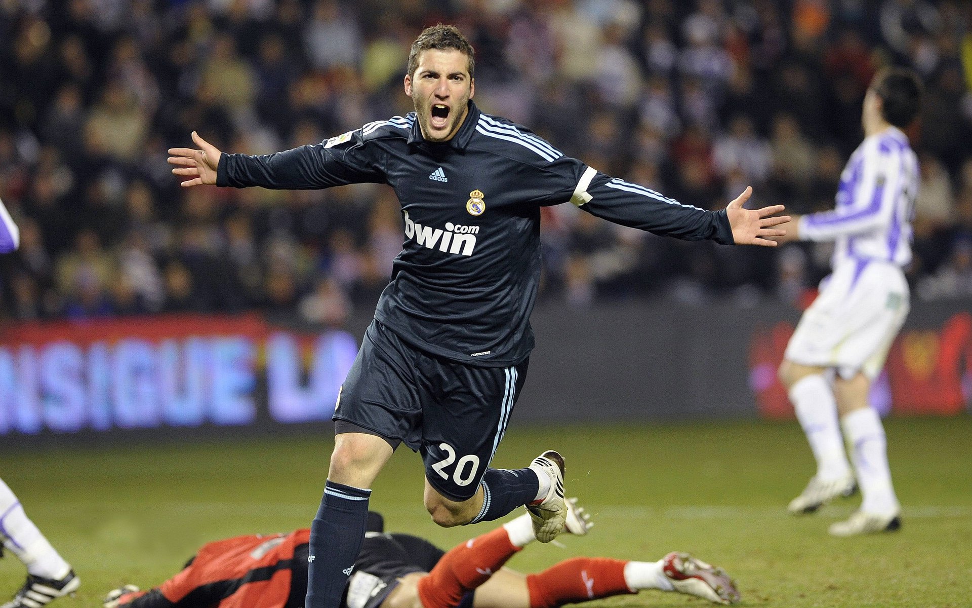 亚洲力量崛起！伊朗横扫乌克兰，恩佐全能表现引爆全场