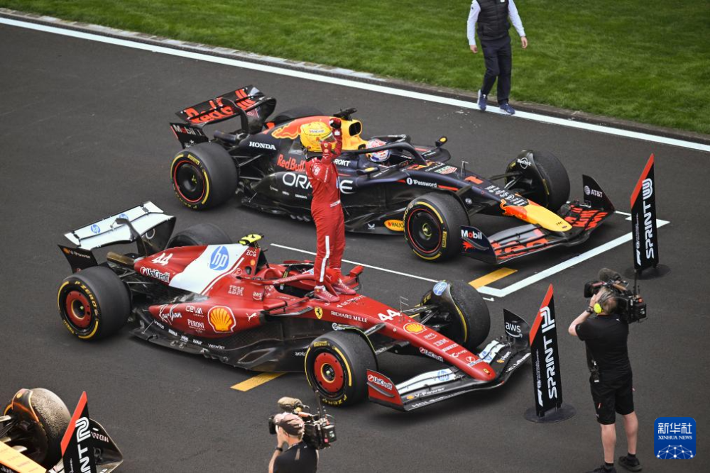 迈凯伦横扫雷诺车队，汉密尔顿点燃赛场