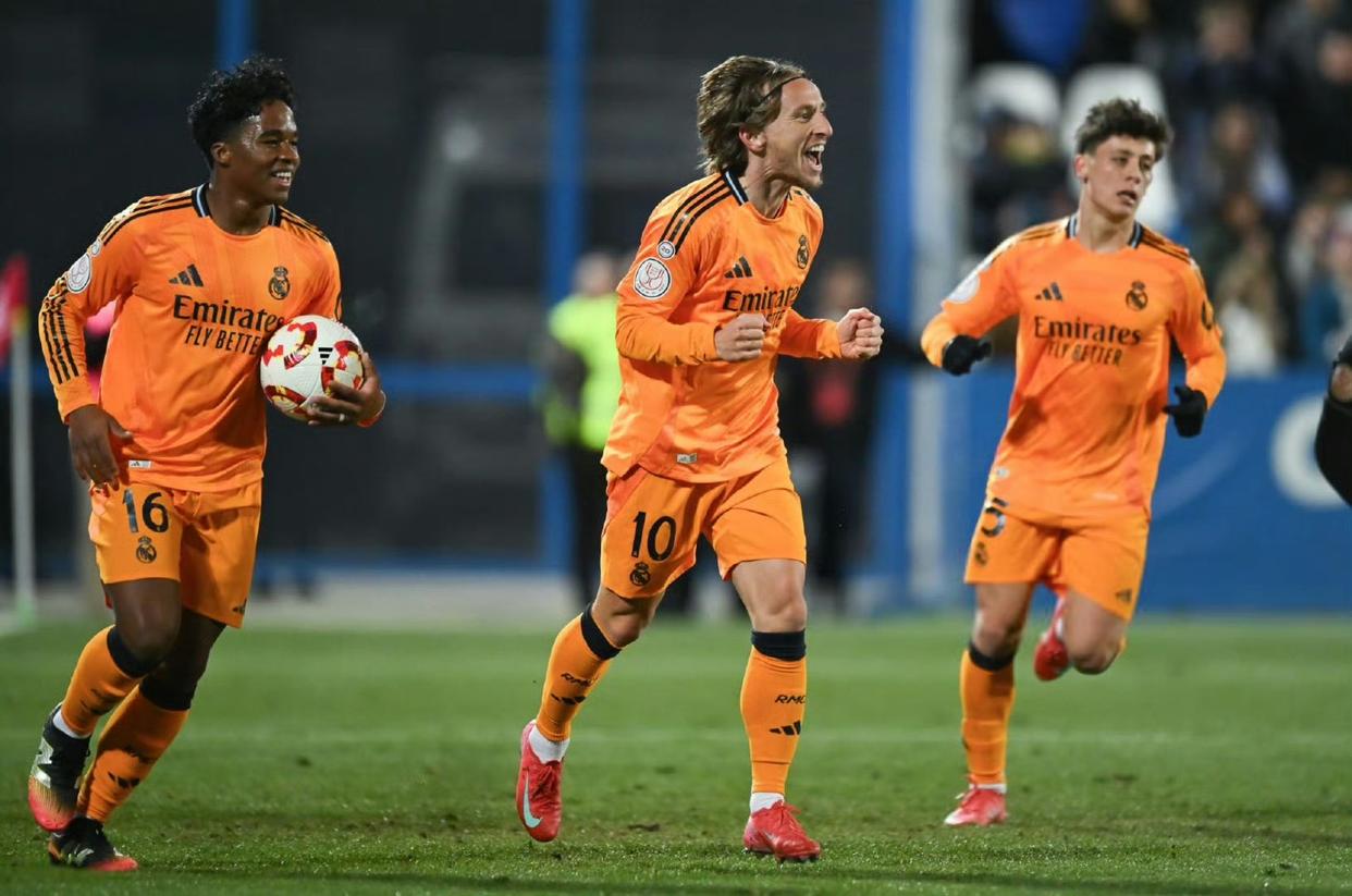 阿森纳鏖战曼联，莫德里奇关键制胜