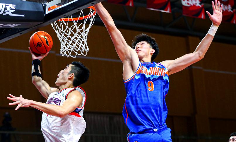 青岛队险胜天津队,周琦点燃赛场 青岛队险胜天津队,周琦点燃赛场